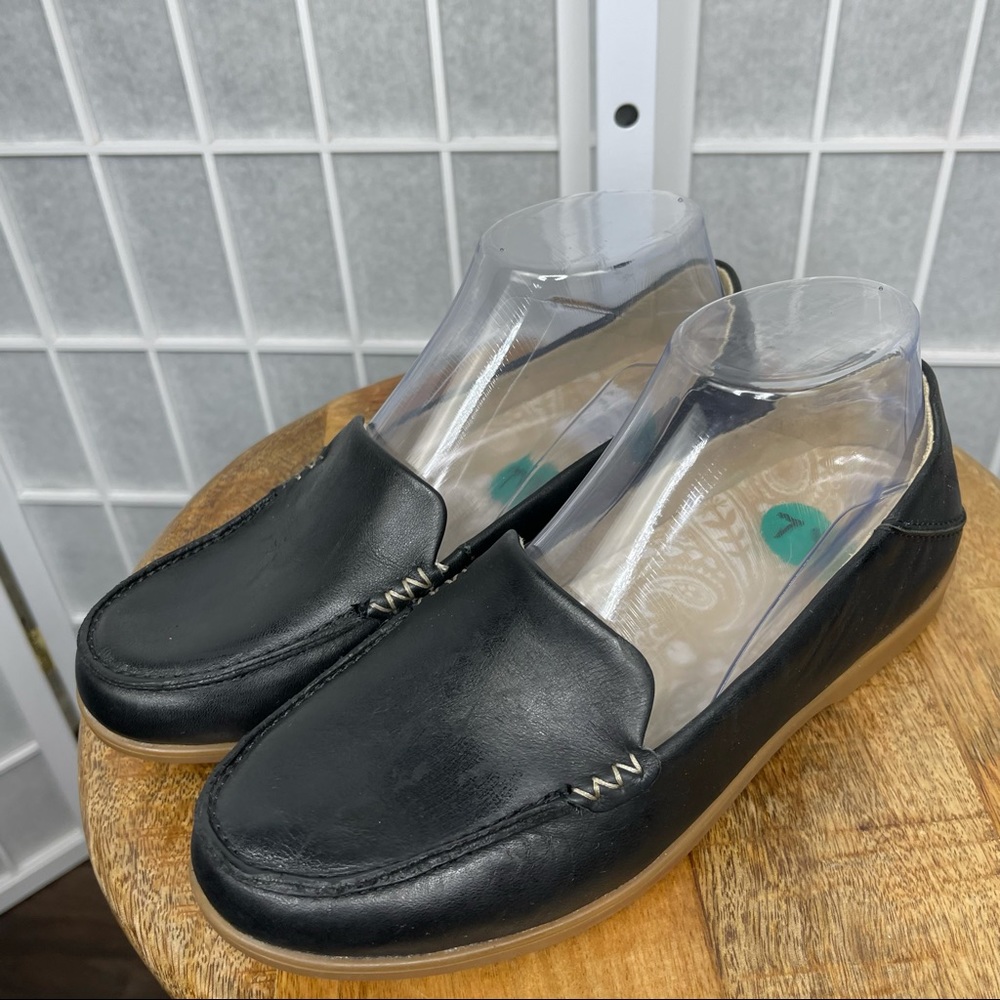 SOLD Olukai Women’s Black Leather Loafer